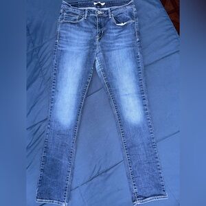 Woman’s Levi’s skinny jeans